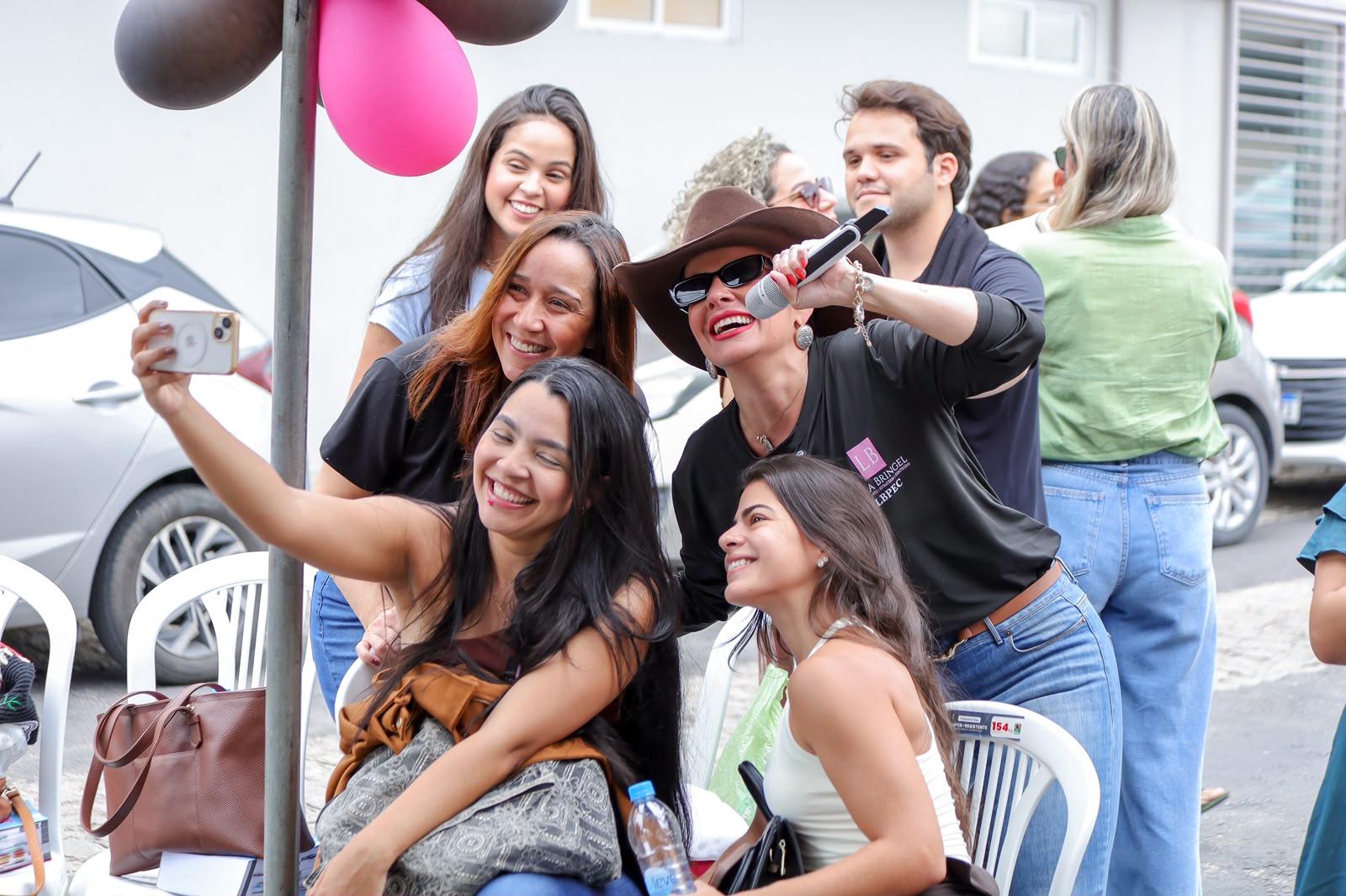 Profissionais compartilhando conhecimento